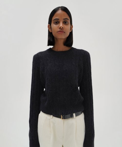LEVAR(レバー)の「Alpaca Cable Round Crop Knit - Charcoal(ニット/セーター・レディース・その他・FREE)」の4枚目の写真