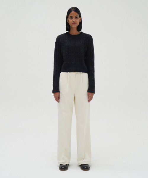 LEVAR(レバー)の「Alpaca Cable Round Crop Knit - Charcoal(ニット/セーター・レディース・その他・FREE)」の3枚目の写真
