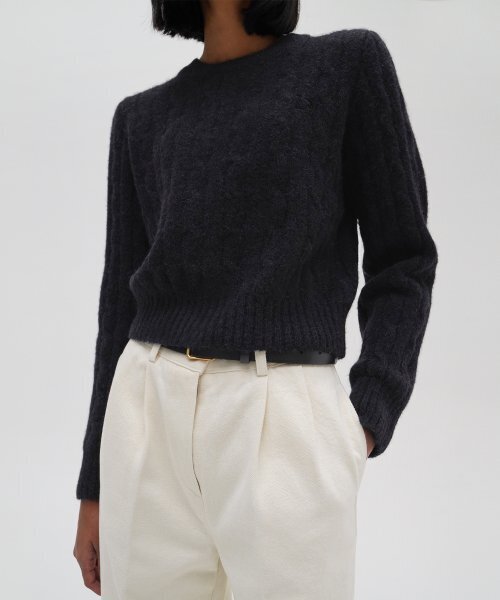 LEVAR(レバー)の「Alpaca Cable Round Crop Knit - Charcoal(ニット/セーター・レディース・その他・FREE)」の2枚目の写真