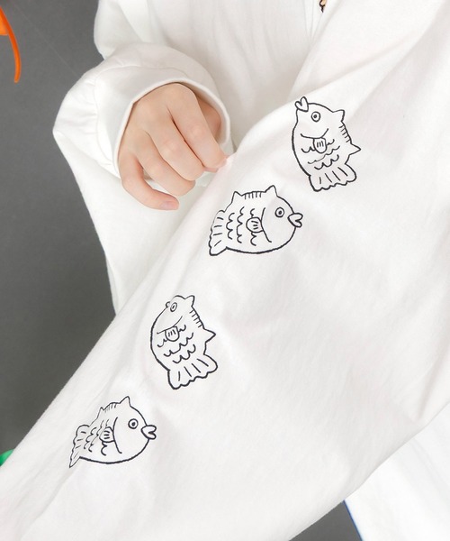 ScoLar Parity（スカラーパリティ）の「353137：タイ焼き招きネコ刺繍ロンT（Tシャツ/カットソー・レディース・オフホワイト/ブラック/ブルー・M）」の9枚目の写真