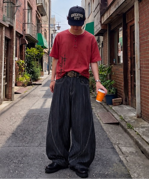 SPINNS（スピンズ）の「デニムバルーンパンツ/ピンストライプ/カーブシルエット/ユニセックス（デニムパンツ・メンズ・ブラック/ネイビー・M/L）」の12枚目の写真