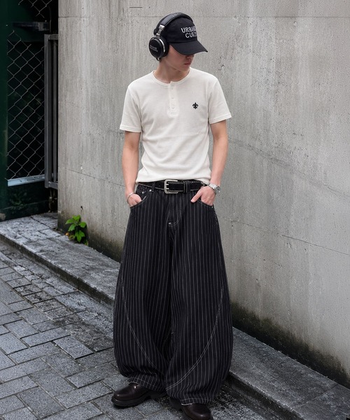 SPINNS（スピンズ）の「デニムバルーンパンツ/ピンストライプ/カーブシルエット/ユニセックス（デニムパンツ・メンズ・ブラック/ネイビー・M/L）」の13枚目の写真