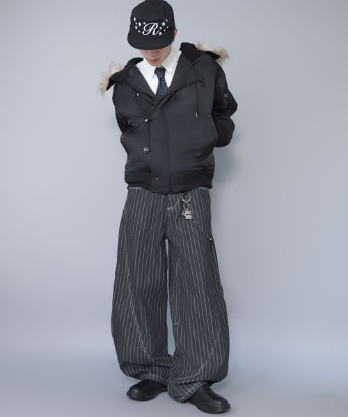 SPINNS（スピンズ）の「デニムバルーンカーブパンツ/ピンストライプ/ユニセックス（デニムパンツ・メンズ・ブラック/ネイビー・M/L）」の9枚目の写真