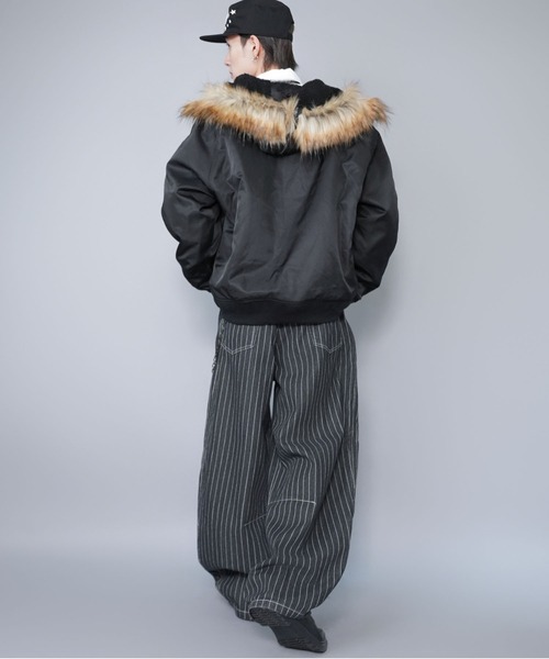 SPINNS（スピンズ）の「デニムバルーンカーブパンツ/ピンストライプ/ユニセックス（デニムパンツ・メンズ・ブラック/ネイビー・M/L）」の10枚目の写真