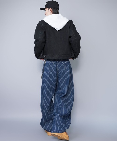 SPINNS（スピンズ）の「デニムバルーンカーブパンツ/ピンストライプ/ユニセックス（デニムパンツ・メンズ・ブラック/ネイビー・M/L）」の12枚目の写真