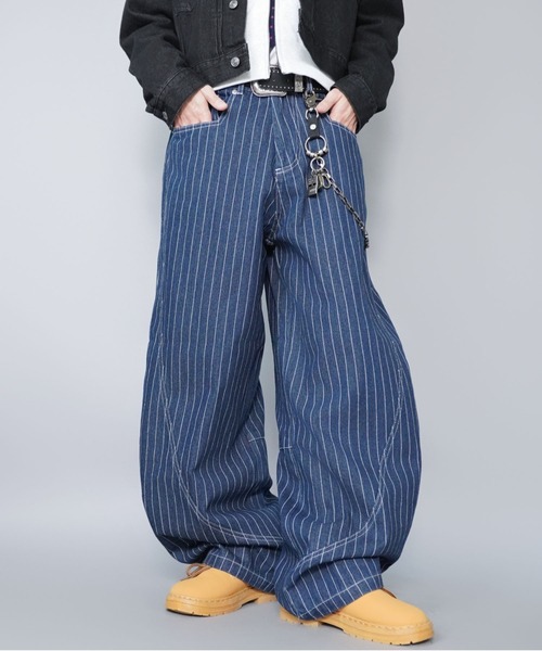 SPINNS（スピンズ）の「デニムバルーンカーブパンツ/ピンストライプ/ユニセックス（デニムパンツ・メンズ・ブラック/ネイビー・M/L）」の13枚目の写真