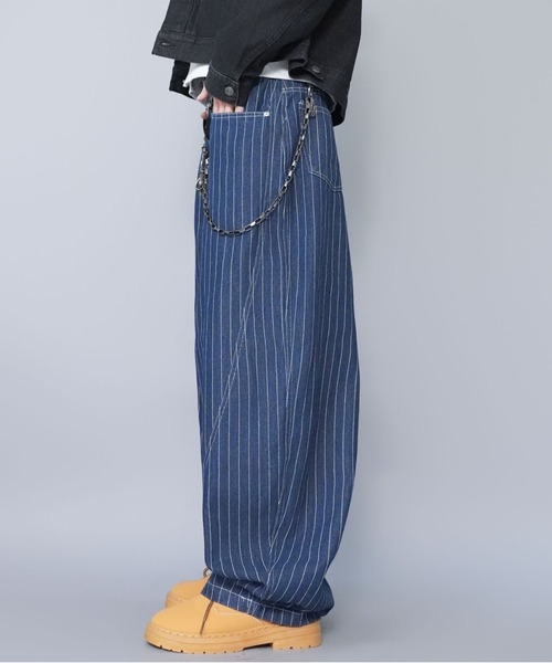 SPINNS（スピンズ）の「デニムバルーンカーブパンツ/ピンストライプ/ユニセックス（デニムパンツ・メンズ・ブラック/ネイビー・M/L）」の5枚目の写真