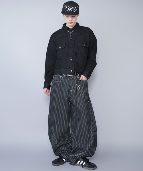 SPINNS（スピンズ）の「デニムバルーンカーブパンツ/ピンストライプ/ユニセックス（デニムパンツ・メンズ・ブラック/ネイビー・M/L）」の14枚目の写真