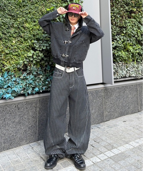 SPINNS（スピンズ）の「デニムバルーンパンツ/ピンストライプ/カーブシルエット/ユニセックス（デニムパンツ・メンズ・ブラック/ネイビー・M/L）」の8枚目の写真