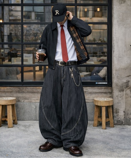 SPINNS（スピンズ）の「デニムバルーンパンツ/ピンストライプ/カーブシルエット/ユニセックス（デニムパンツ・メンズ・ブラック/ネイビー・M/L）」の14枚目の写真