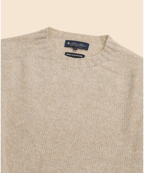 BROOKS BROTHERS（ブルックスブラザーズ）の「シェットランドウール　クルーネックセーター（ニット/セーター・メンズ・ベージュ・SMALL/LARGE）」の2枚目の写真
