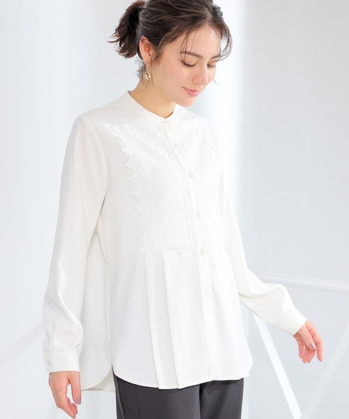 GLACIER lusso(グラシアルッソ)の「フロントレースブラウス(シャツ/ブラウス・レディース・ネイビー/アイボリー/グレイッシュベージュ/グレイッシュブルー・L/LL/M/S)」の2枚目の写真