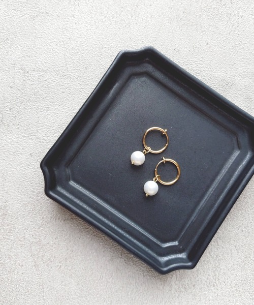 tone（トーン）の「Cherie+Chambre/Pearl Foop Earring（イヤリング・レディース・ホワイト/アイボリー・FREE）」の2枚目の写真