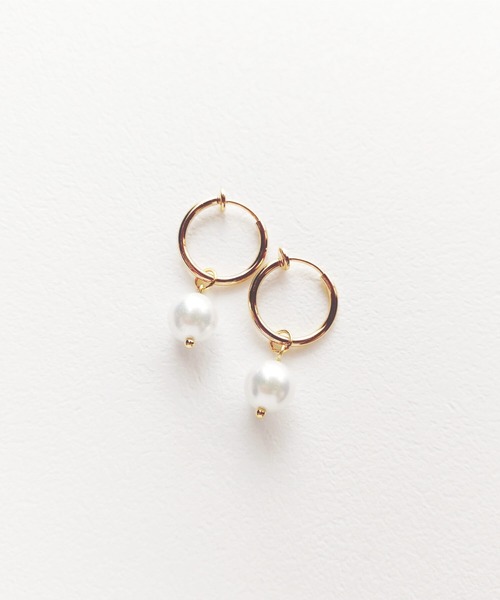 tone（トーン）の「Cherie+Chambre/Pearl Foop Earring（イヤリング・レディース・ホワイト/アイボリー・FREE）」の3枚目の写真