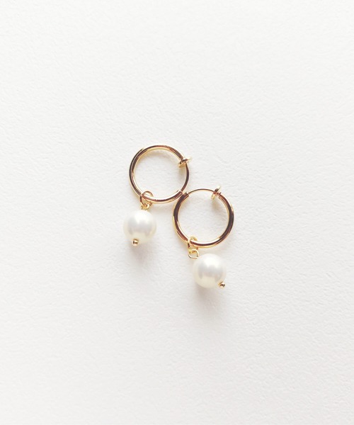 tone（トーン）の「Cherie+Chambre/Pearl Foop Earring（イヤリング・レディース・ホワイト/アイボリー・FREE）」の5枚目の写真