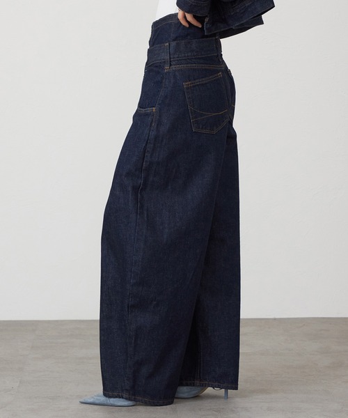 SOMETHING(サムシング)の「【GISELe 4月号掲載】atelier SOMETHING DOUBLE BELT WIDE PANTS/ダブルベルトワイドパンツ(デニムパンツ・レディース・インディゴブルー/ライトインディゴブルー・MEDIUM/SMALL)」の4枚目の写真