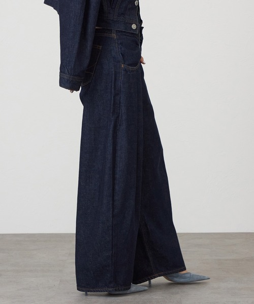 SOMETHING(サムシング)の「【GISELe 4月号掲載】atelier SOMETHING DOUBLE BELT WIDE PANTS/ダブルベルトワイドパンツ(デニムパンツ・レディース・インディゴブルー/ライトインディゴブルー・MEDIUM/SMALL)」の5枚目の写真