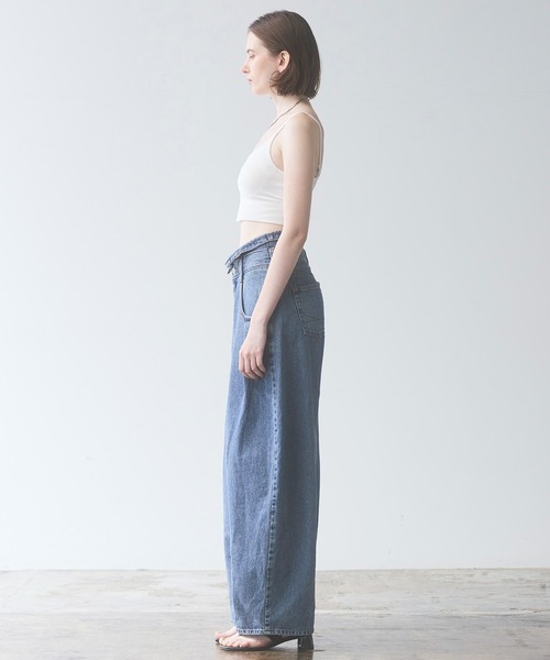SOMETHING(サムシング)の「【GISELe 4月号掲載】atelier SOMETHING DOUBLE BELT WIDE PANTS/ダブルベルトワイドパンツ(デニムパンツ・レディース・インディゴブルー/ライトインディゴブルー・MEDIUM/SMALL)」の17枚目の写真