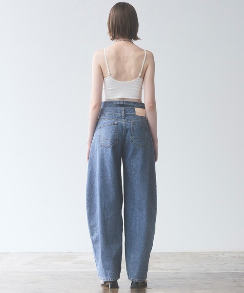 SOMETHING(サムシング)の「【GISELe 4月号掲載】atelier SOMETHING DOUBLE BELT WIDE PANTS/ダブルベルトワイドパンツ(デニムパンツ・レディース・インディゴブルー/ライトインディゴブルー・MEDIUM/SMALL)」の18枚目の写真