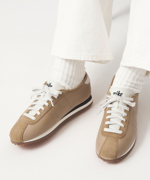 NIKE(ナイキ)の「<NIKE>コルテッツ レザー スニーカー(スニーカー・レディース・オフホワイト/ベージュ・23cm/25cm/24cm/23.5cm/22.5cm/24.5cm)」の5枚目の写真