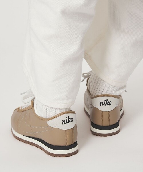 NIKE(ナイキ)の「<NIKE>コルテッツ レザー スニーカー(スニーカー・レディース・オフホワイト/ベージュ・23cm/25cm/24cm/23.5cm/22.5cm/24.5cm)」の7枚目の写真
