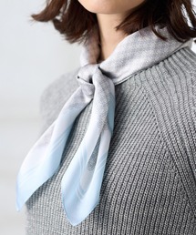 A/C DESIGN BY ALPHA CUBIC（エーシーデザインバイアルファキュービック）の「幾何学柄プリントスカーフ（バンダナ/スカーフ）」