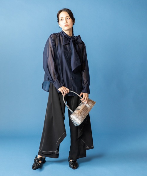 OSMOSIS(オズモーシス)の「アシンメトリーハンドルバッグ(ハンドバッグ・レディース・シルバー/ブラック/アイボリー・ONE SIZE)」の4枚目の写真