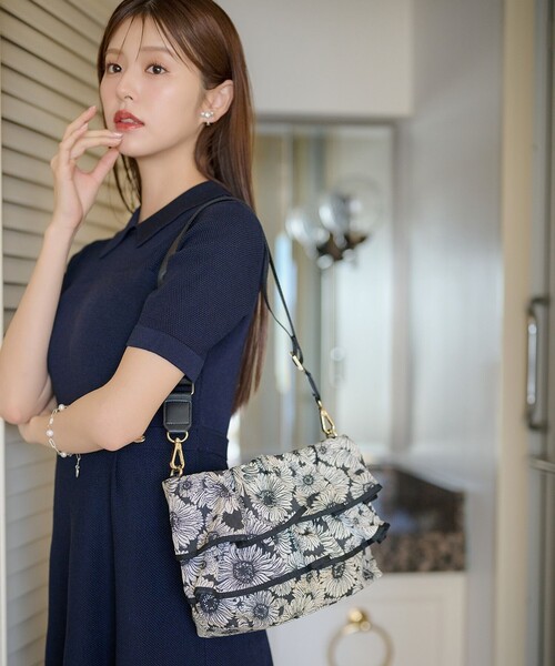 TOCCA(トッカ)の「HONEYCOMB MESH KNIT ニットドレス(ワンピース・レディース・ブラック系/ネイビー系・SMALL/MEDIUM)」の4枚目の写真