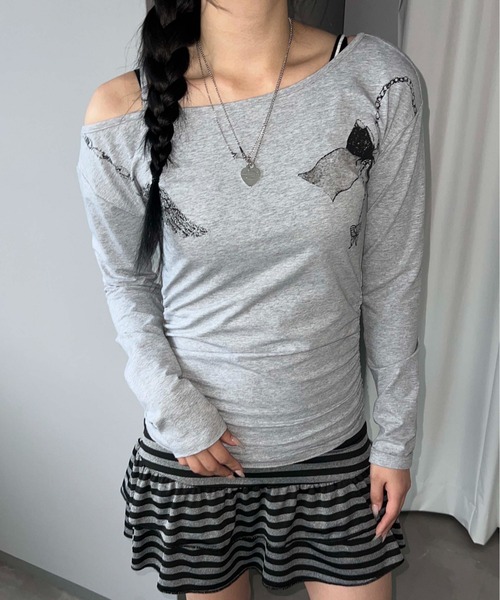 sedacle girl(セダクルガール)の「アシメオフショルプリントロンT(Tシャツ/カットソー・レディース・ブラック/グレー・SMALL/MEDIUM)」の2枚目の写真