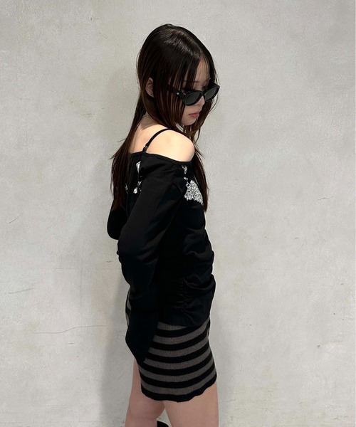 sedacle girl(セダクルガール)の「アシメオフショルプリントロンT(Tシャツ/カットソー・レディース・ブラック/グレー・SMALL/MEDIUM)」の7枚目の写真
