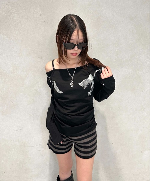 sedacle girl(セダクルガール)の「アシメオフショルプリントロンT(Tシャツ/カットソー・レディース・ブラック/グレー・SMALL/MEDIUM)」の4枚目の写真