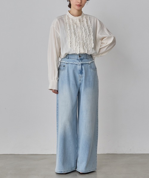 hunch（ハンチ）の「スラブ/デニム ストライプフリルシャツ（シャツ/ブラウス・レディース・ホワイト×ブルー/オフホワイト/ネイビー・FREE）」の4枚目の写真