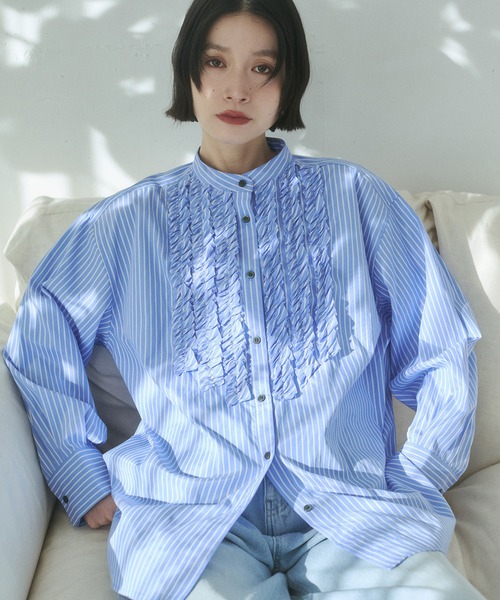 hunch（ハンチ）の「スラブ/デニム ストライプフリルシャツ（シャツ/ブラウス・レディース・ホワイト×ブルー/オフホワイト/ネイビー・FREE）」の7枚目の写真