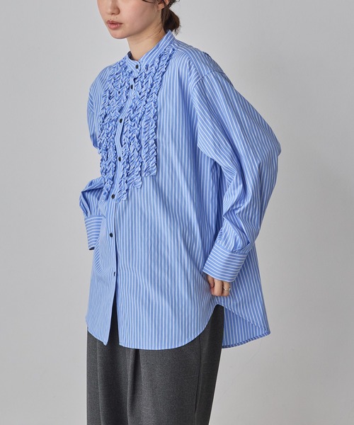 hunch（ハンチ）の「スラブ/デニム ストライプフリルシャツ（シャツ/ブラウス・レディース・ホワイト×ブルー/オフホワイト/ネイビー・FREE）」の13枚目の写真