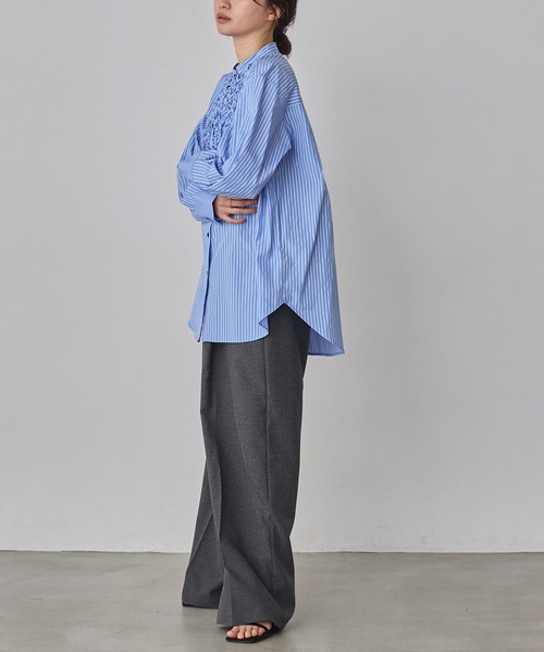 hunch（ハンチ）の「スラブ/デニム ストライプフリルシャツ（シャツ/ブラウス・レディース・ホワイト×ブルー/オフホワイト/ネイビー・FREE）」の21枚目の写真