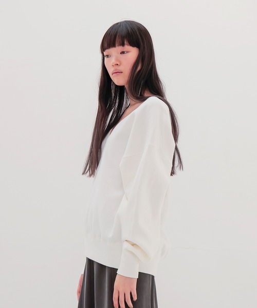 DRESSLAVE(ドレスレイブ)の「double vneck knit trainer(ダブルVネックニットトレーナー)(ニット/セーター・レディース・ホワイト/グレー・38)」の3枚目の写真