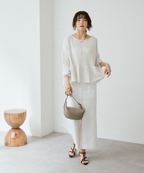 RIVE DROITE(リヴドロワ)の「予約【大人の甘さを演出】ルーズペプラムニット(ニット/セーター・レディース・モカ/グリーン/ホワイト系その他/ブラック・FREE)」の5枚目の写真