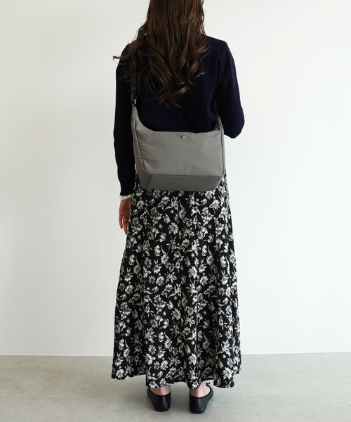 MACKINTOSH PHILOSOPHY(マッキントッシュ フィロソフィー)の「ショルダーバッグ マッキントッシュ6W06 6L フロントポケット 19133(ショルダーバッグ・メンズ・ベージュ/ブラック・FREE)」の4枚目の写真
