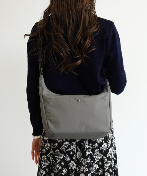 MACKINTOSH PHILOSOPHY(マッキントッシュ フィロソフィー)の「ショルダーバッグ マッキントッシュ6W06 6L フロントポケット 19133(ショルダーバッグ・メンズ・ベージュ/ブラック・FREE)」の5枚目の写真