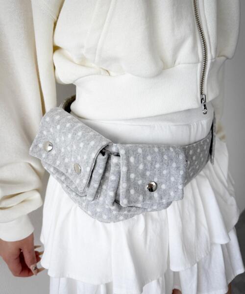 WEGO(ウィゴー)の「WEGO/スタッズウエストマークポーチ(ボディバッグ/ウエストポーチ・レディース・その他1/ブラック・FREE)」の2枚目の写真