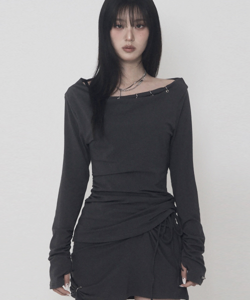 ETRE AU SOMMET(エトレオソメ)の「ピアスドレープセットアップロングスリーブ(チャコール)(Tシャツ/カットソー・レディース・その他・FREE)」の1枚目の写真