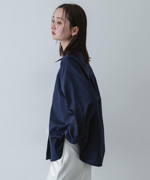 SENSE OF PLACE by URBAN RESEARCH（センスオブプレイスバイアーバンリサーチ）の「カットワークエンブロイダリーシャツ（シャツ/ブラウス・レディース・ライトブルー/ネイビー/オフホワイト・ONE）」の9枚目の写真