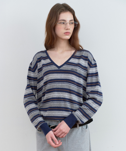 ROLAROLA(ロラロラ)の「STRIPE V NECK KNIT NAVY(ニット/セーター・レディース・ネイビー・FREE)」の2枚目の写真