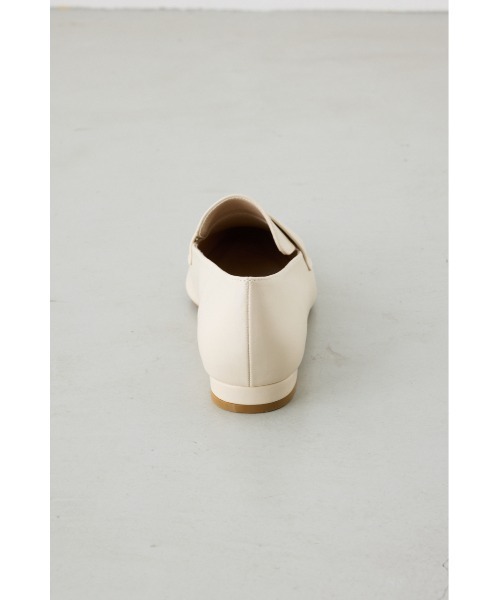 AZUL by moussy(アズールバイマウジー)の「ポインテッドトゥローファー 靴(ローファー・レディース・アイボリー/ブラック・SMALL/MEDIUM/LARGE)」の9枚目の写真