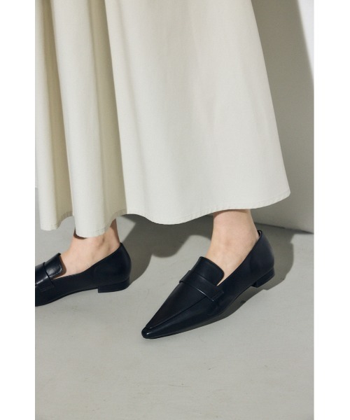 AZUL by moussy(アズールバイマウジー)の「ポインテッドトゥローファー 靴(ローファー・レディース・アイボリー/ブラック・SMALL/MEDIUM/LARGE)」の14枚目の写真