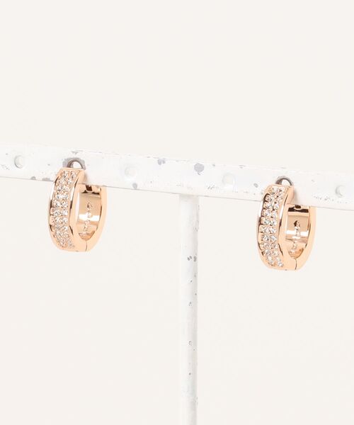 COACH(コーチ)の「パヴェ C ハギー ピアス(ピアス(両耳用)・レディース・ゴールド系その他・ONE)」の2枚目の写真