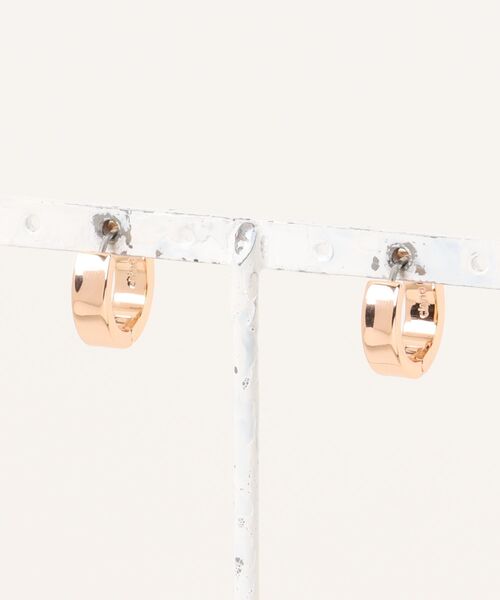 COACH(コーチ)の「パヴェ C ハギー ピアス(ピアス(両耳用)・レディース・ゴールド系その他・ONE)」の3枚目の写真