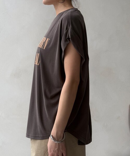 DouDou(ドゥドゥ)の「【セットアップ可能】フロッキー肩タックプリントTEE(Tシャツ/カットソー・レディース・ブラック/モカ/ライトグレー/チャコールグレー・FREE)」の8枚目の写真