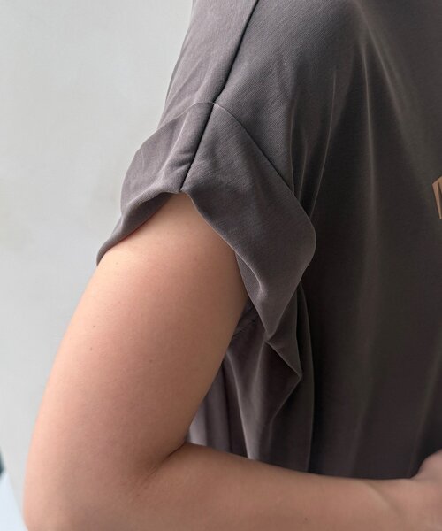 DouDou(ドゥドゥ)の「【セットアップ可能】フロッキー肩タックプリントTEE(Tシャツ/カットソー・レディース・ブラック/モカ/ライトグレー/チャコールグレー・FREE)」の13枚目の写真