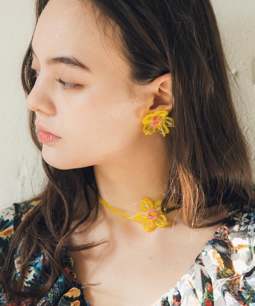 Three Four Time（ｽﾘｰﾌｫｰﾀｲﾑ）の「フラワービーズチョーカー（ネックレス・レディース・イエロー/オレンジ・FREE）」の4枚目の写真